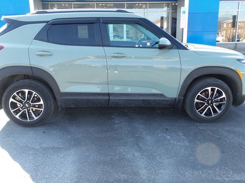 Used 2025 Chevrolet TrailBlazer LT w/ Convenience Package image 1