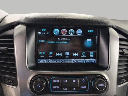 Used 2019 Chevrolet Suburban LT AWD/4WD image 7