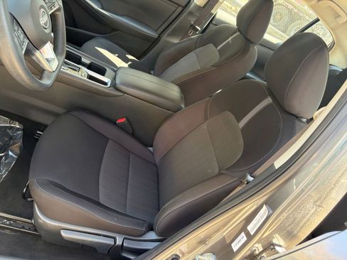 Used 2025 Nissan Sentra SV image 32