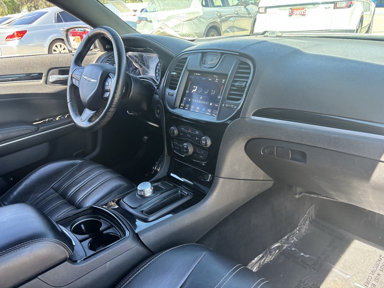 Used 2019 Chrysler 300 S w/ 300S Premium Group RWD image 10