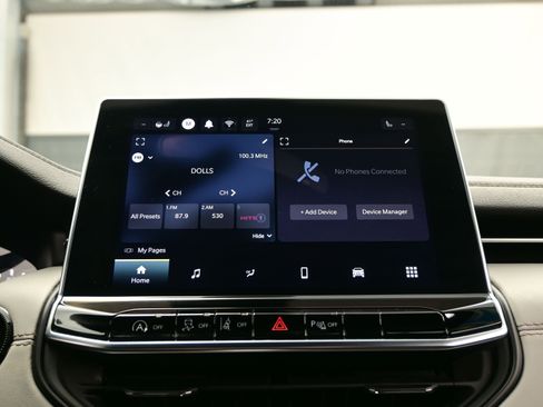 Used 2025 Jeep Compass Limited image 18