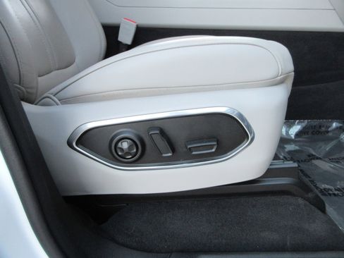 Used 2023 Jeep Wagoneer L Series III w/ Premium Group I image 30