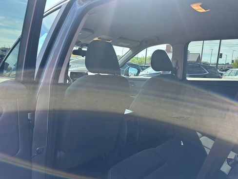 Used 2023 Nissan Rogue S AWD/4WD image 9