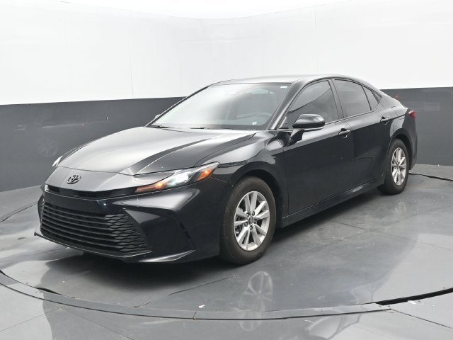 Used 2025 Toyota Camry LE FWD image 8