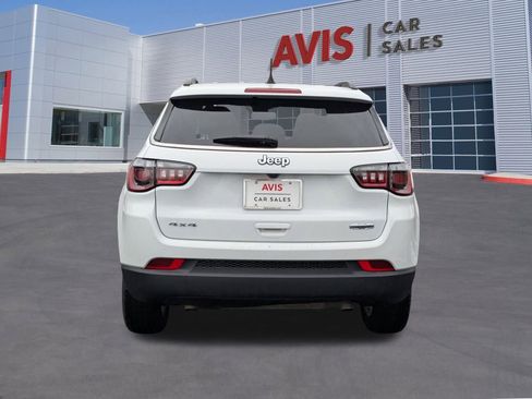 Used 2025 Jeep Compass Latitude image 5