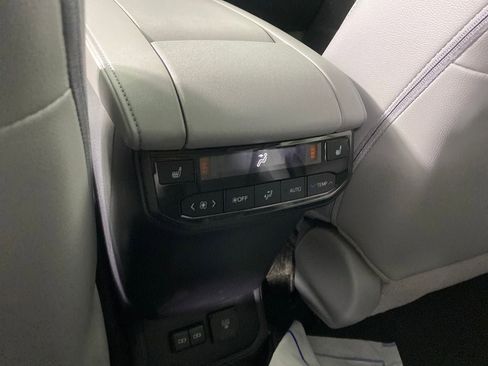 New 2026 Toyota Highlander Platinum image 32