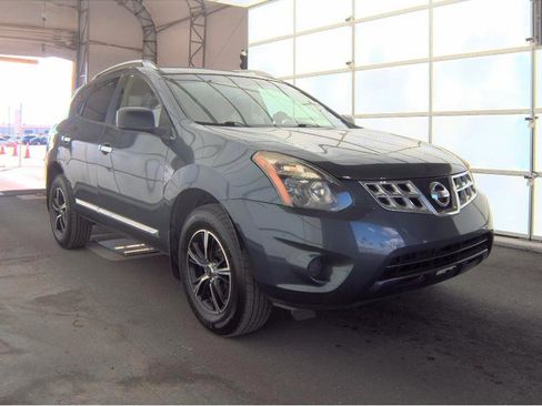 Used 2014 Nissan Rogue S w/ Convenience Package image 3