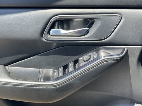 Used 2025 Nissan Rogue SV FWD image 22
