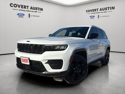 Used 2022 Jeep Grand Cherokee Altitude RWD image 1