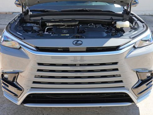 Used 2025 Lexus TX 500h AWD w/ Technology Package image 8
