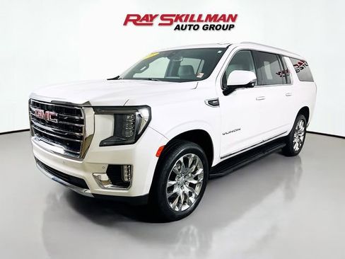 Used 2022 GMC Yukon XL SLT w/ SLT Luxury Package image 3