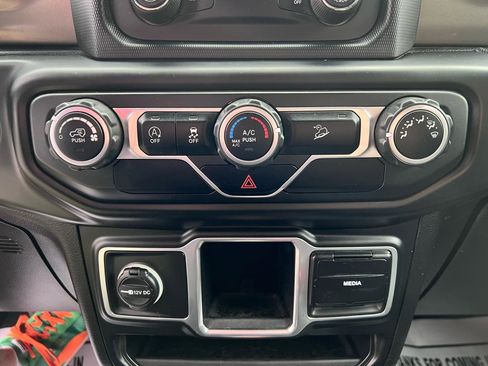 Used 2018 Jeep Wrangler Sport image 15