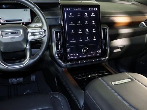 Used 2025 GMC Yukon Denali image 17