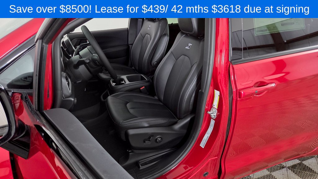 New 2026 Chrysler Pacifica Select w/ S Appearance Package FWD image 15