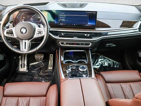 Used 2025 BMW X7 M60i image 24