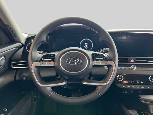 Used 2023 Hyundai Elantra SEL w/ Convenience Package FWD image 11