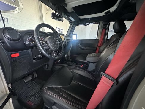 Used 2017 Jeep Wrangler Unlimited Rubicon image 21