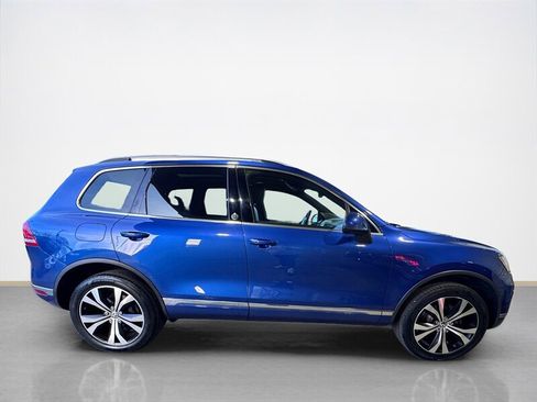 Used 2017 Volkswagen Touareg Wolfsburg Edition image 2