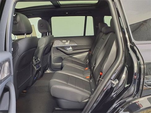 Used 2025 Mercedes-Benz GLS 450 4MATIC image 15