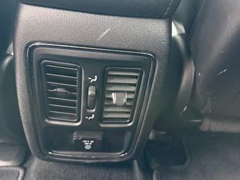 Used 2013 Jeep Grand Cherokee Laredo AWD/4WD image 8