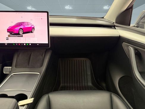 Used 2024 Tesla Model Y 2WD image 22