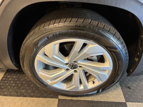 Certified 2023 Volkswagen Atlas SE image 10