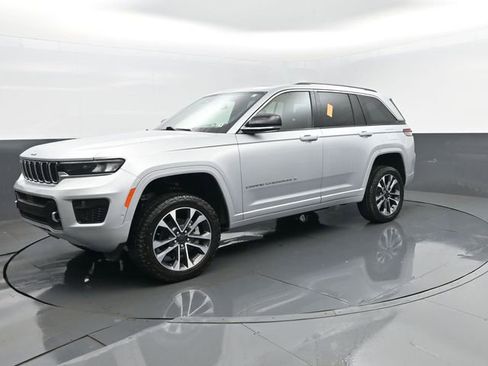 Used 2023 Jeep Grand Cherokee Overland w/ Luxury Tech Group IV AWD/4WD image 1
