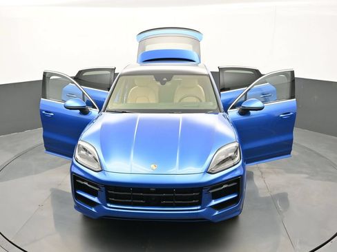 Certified 2025 Porsche Cayenne S AWD/4WD image 32