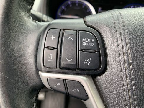 Used 2019 Toyota Highlander SE image 25