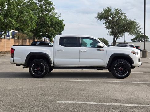 Used 2019 Toyota Tacoma TRD Off-Road w/ Technology Package AWD/4WD image 3
