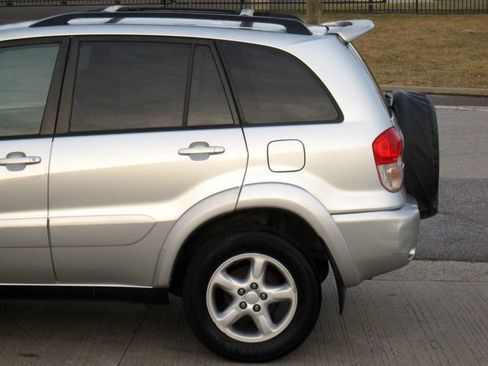 Used 2003 Toyota RAV4 4WD image 9