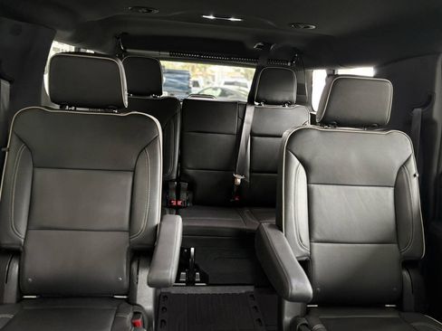 Used 2022 GMC Yukon XL SLT w/ SLT Luxury Package RWD image 28