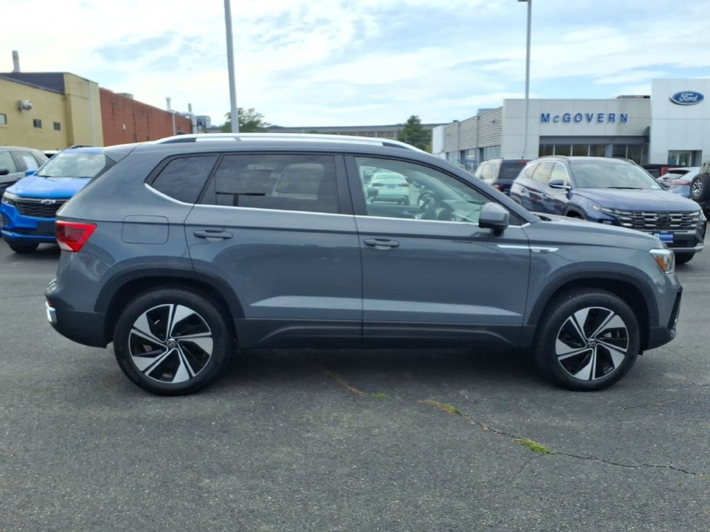 Used 2024 Volkswagen Taos SE AWD/4WD image 5