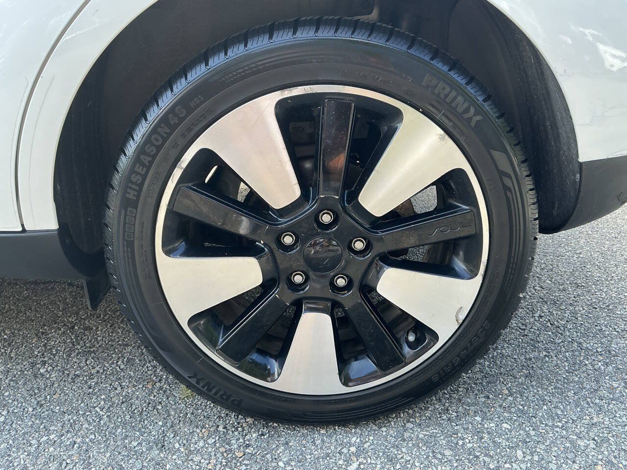 Used 2017 Kia Soul + w/ Designer's Package FWD image 10