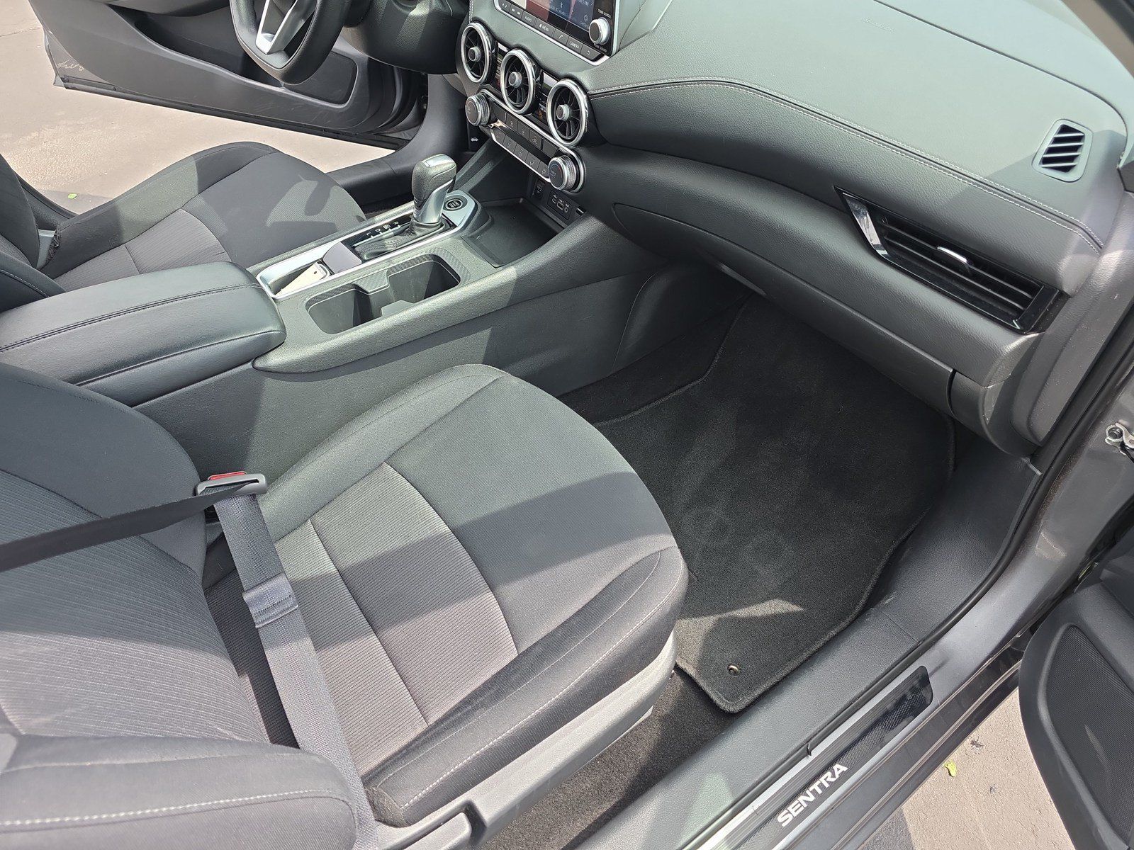 Used 2024 Nissan Sentra SV FWD image 13