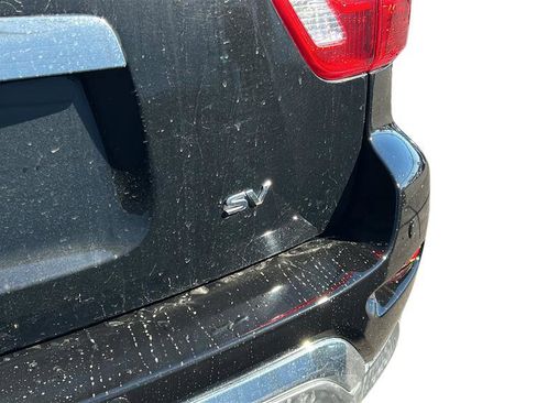 Used 2017 Nissan Pathfinder SV image 35