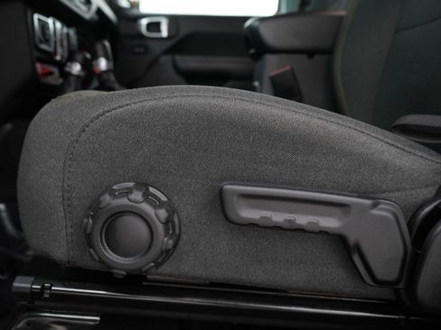 Used 2024 Jeep Wrangler Unlimited image 23