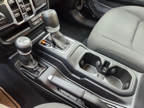 Used 2019 Jeep Wrangler Unlimited Sport S image 38