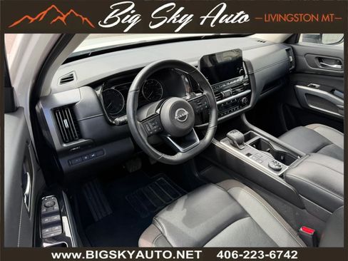 Used 2024 Nissan Pathfinder SL AWD/4WD image 12