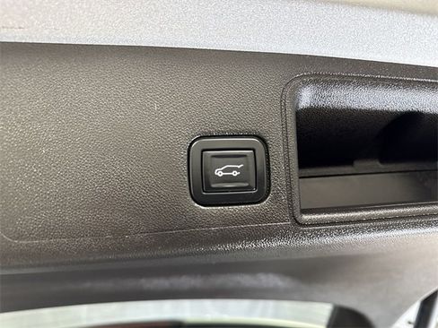 Certified 2022 GMC Terrain SLT w/ Infotainment Package II image 28