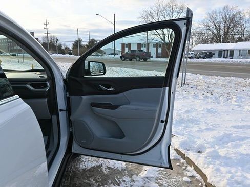 Used 2021 GMC Acadia SLT w/ Technology Package image 17