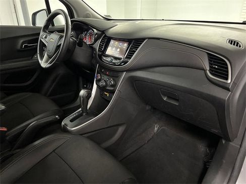 Used 2022 Chevrolet Trax LT w/ LT Convenience Package image 27