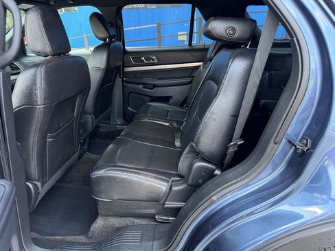 Used 2018 Ford Explorer XLT w/ Equipment Group 202A AWD/4WD image 12