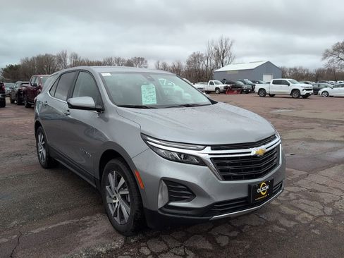 Used 2023 Chevrolet Equinox LT image 7
