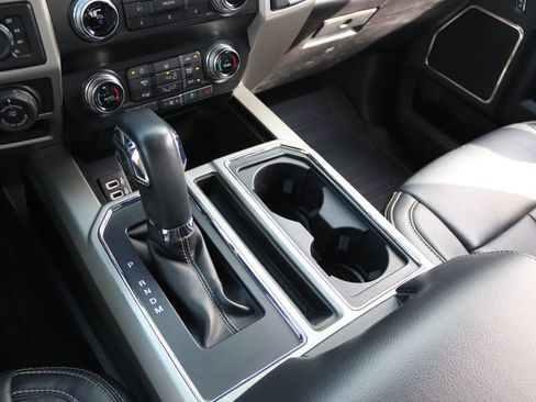 Used 2019 Ford F150 Lariat w/ Equipment Group 502A Luxury AWD/4WD image 20
