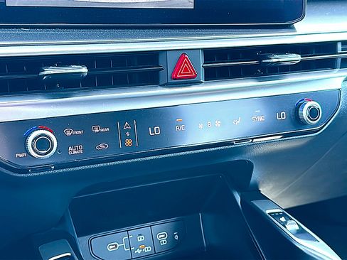 Used 2024 Kia Sorento S image 35