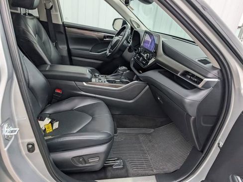 Used 2023 Toyota Highlander Limited image 30