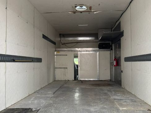 Used 2017 Chevrolet Express 4500 Extended RWD image 7