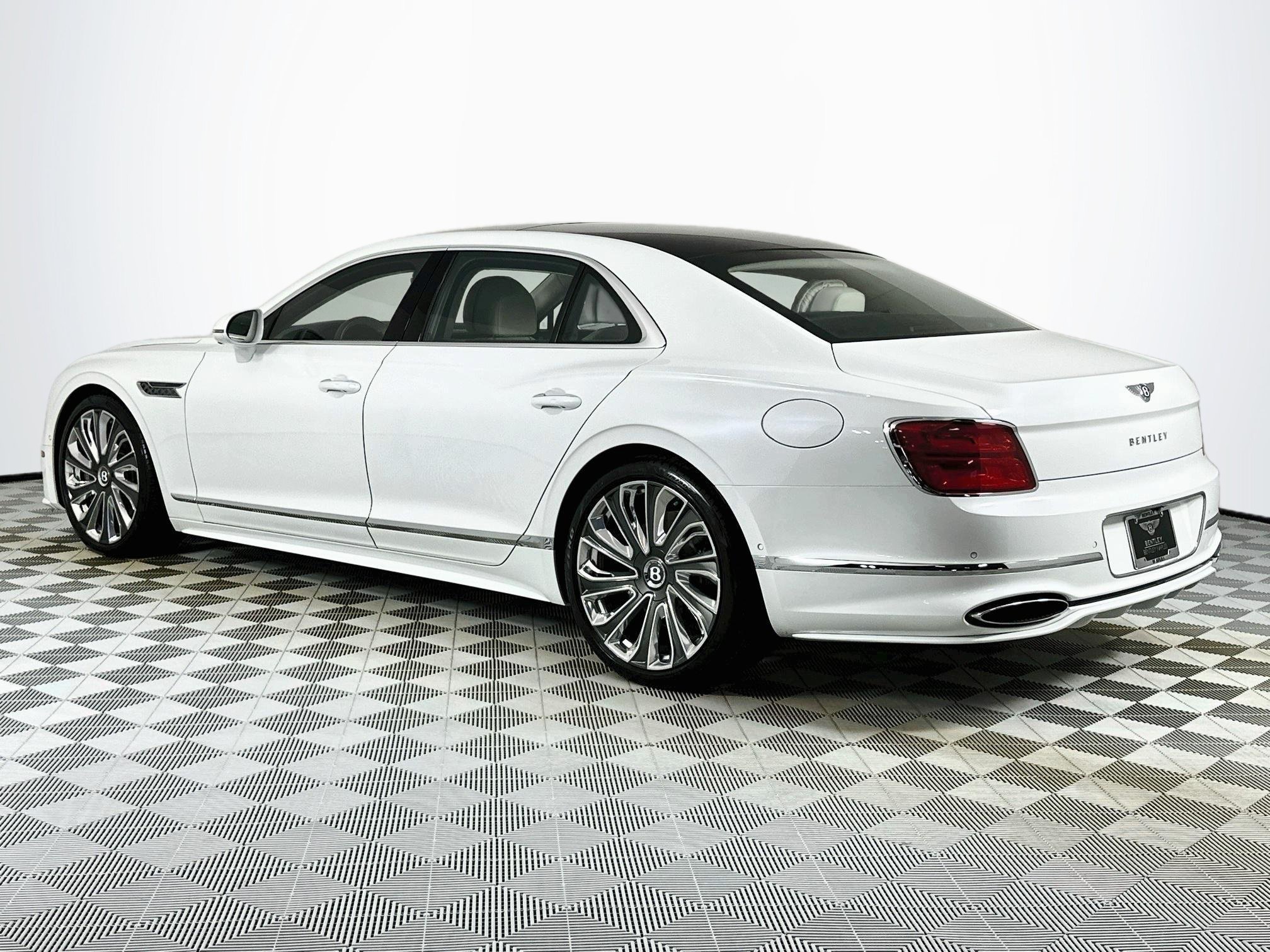 Certified 2025 Bentley Flying Spur Plug-In Hybrid AWD/4WD image 3