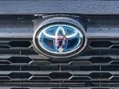 Used 2021 Toyota RAV4 LE AWD/4WD image 25